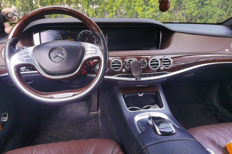 Used Mercedes-Benz Maybach S-Class 2015 S 500 4MATIC Center Console