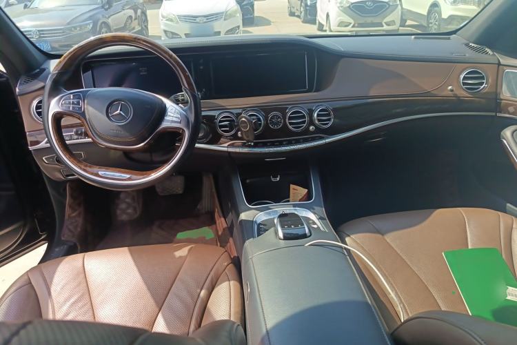 Used Mercedes-Benz Maybach S-Class 2015 S 400 4MATIC Center Console