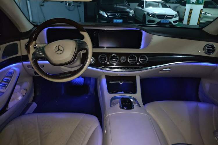 Used Mercedes-Benz Maybach S-Class 2015 S 400 4MATIC Center Console