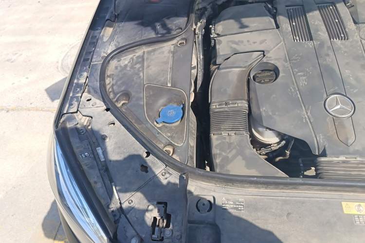 Used Mercedes-Benz Maybach S-Class 2015 S 400 4MATIC Engine Bay Right
