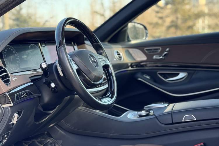 Used Mercedes-Benz Maybach S-Class 2015 S 400 4MATIC Interior 1