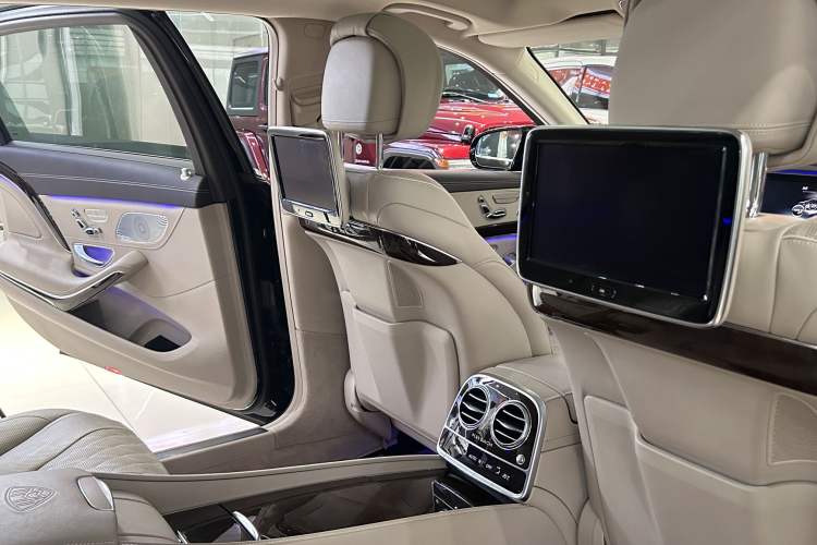 Used Mercedes-Benz Maybach S-Class 2015 S 500 4MATIC Interior 11