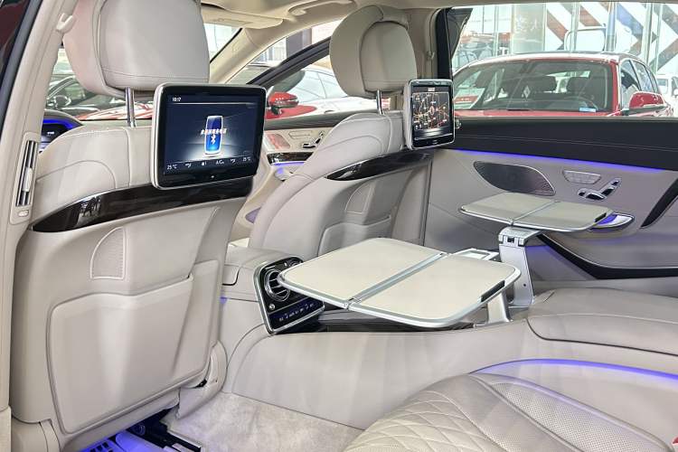 Used Mercedes-Benz Maybach S-Class 2015 S 500 4MATIC Interior 12