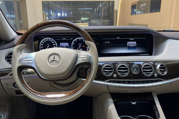 Used Mercedes-Benz Maybach S-Class 2015 S 400 4MATIC Interior 8