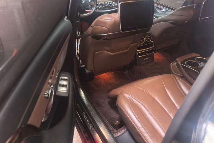 Used Mercedes-Benz Maybach S-Class 2015 S 400 4MATIC Left Rear Seat