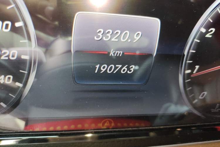 Used Mercedes-Benz Maybach S-Class 2015 S 400 4MATIC Odometer Close Up