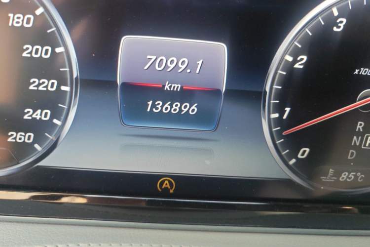 Used Mercedes-Benz Maybach S-Class 2015 S 400 4MATIC Odometer Close Up