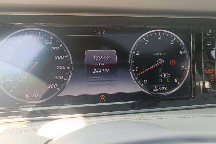 Used Mercedes-Benz Maybach S-Class 2015 S 400 4MATIC Odometer Close Up