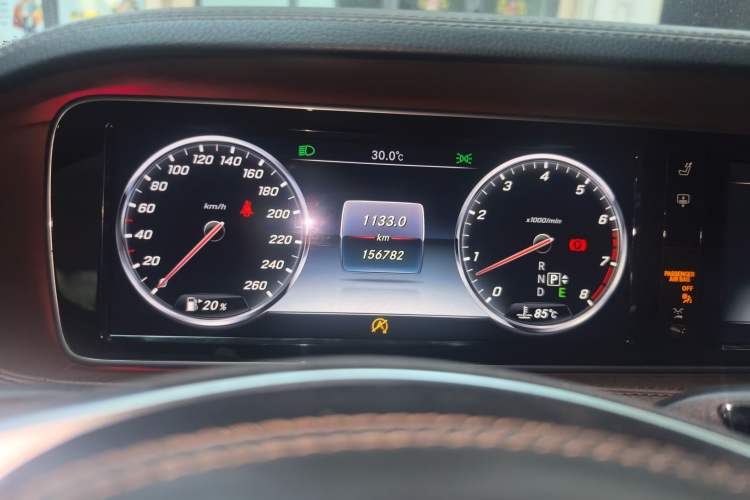 Used Mercedes-Benz Maybach S-Class 2015 S 400 4MATIC Odometer Close Up
