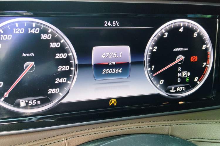 Used Mercedes-Benz Maybach S-Class 2015 S 400 4MATIC Odometer Close Up