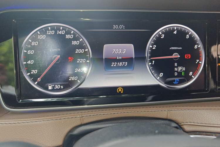 Used Mercedes-Benz Maybach S-Class 2015 S 400 4MATIC Odometer Close Up