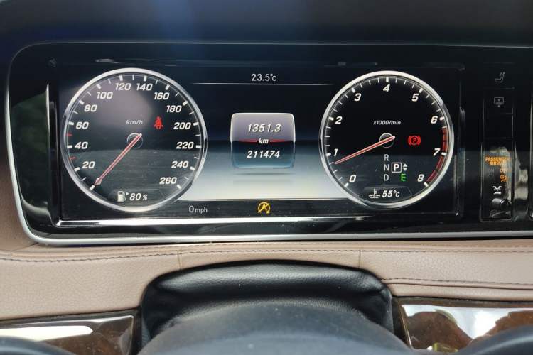 Used Mercedes-Benz Maybach S-Class 2015 S 400 4MATIC Odometer Close Up