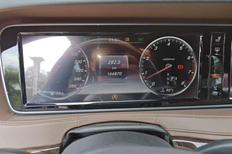 Used Mercedes-Benz Maybach S-Class 2015 S 400 4MATIC Odometer Close Up