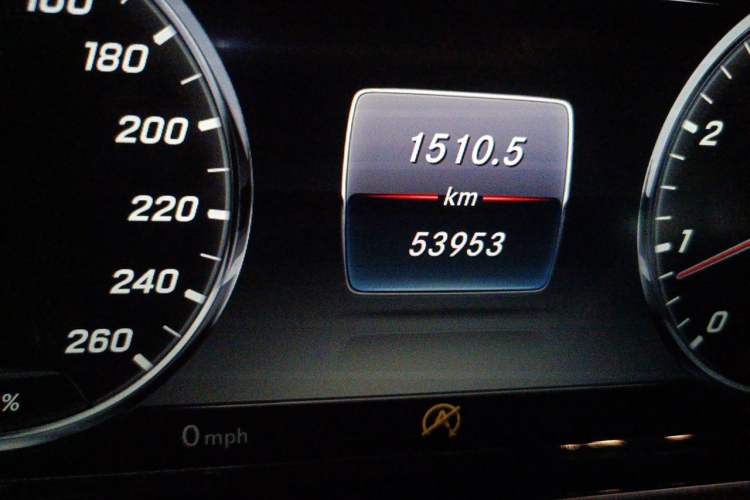 Used Mercedes-Benz Maybach S-Class 2015 S 400 4MATIC Odometer Close Up