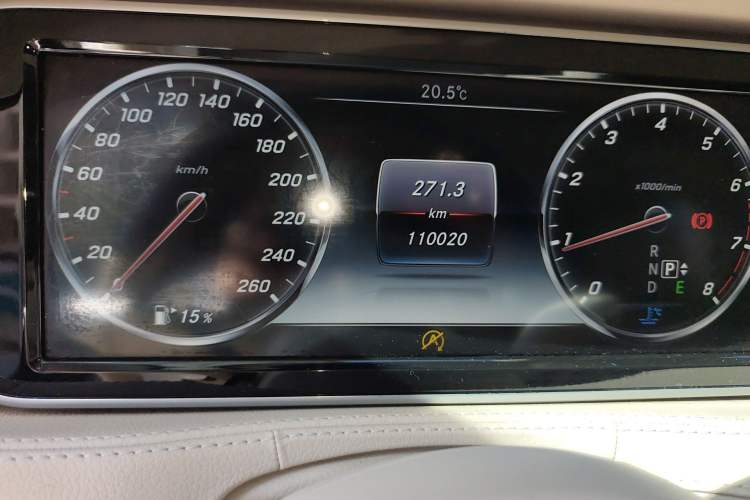 Used Mercedes-Benz Maybach S-Class 2015 S 400 4MATIC Odometer Close Up
