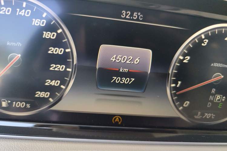 Used Mercedes-Benz Maybach S-Class 2015 S 400 4MATIC Odometer Close Up