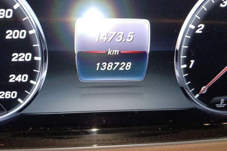 Used Mercedes-Benz Maybach S-Class 2015 S 400 4MATIC Odometer Close Up