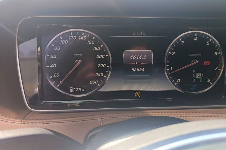 Used Mercedes-Benz Maybach S-Class 2015 S 400 4MATIC Odometer Close Up