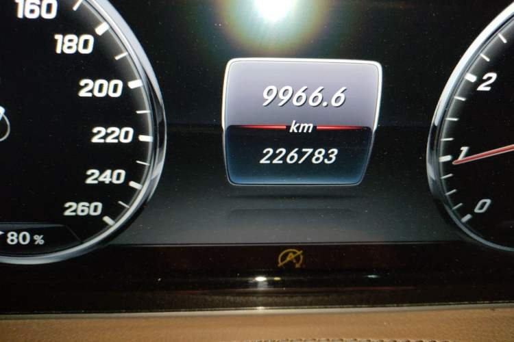 Used Mercedes-Benz Maybach S-Class 2015 S 400 4MATIC Odometer Close Up