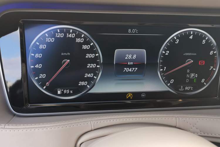 Used Mercedes-Benz Maybach S-Class 2015 S 600 Odometer Close Up
