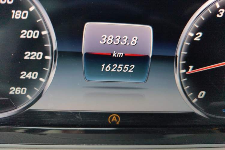 Used Mercedes-Benz Maybach S-Class 2015 S 400 4MATIC Odometer Close Up