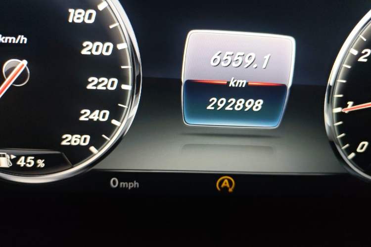 Used Mercedes-Benz Maybach S-Class 2015 S 400 4MATIC Odometer Close Up
