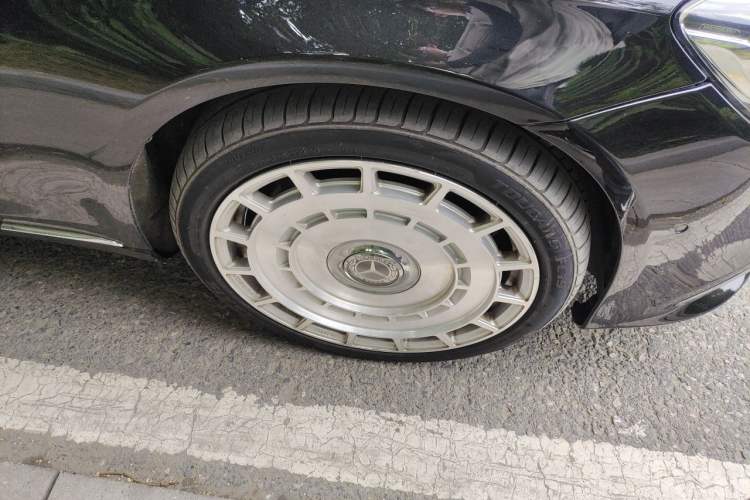Used Mercedes-Benz Maybach S-Class 2015 S 400 4MATIC Right Front Wheel Hub