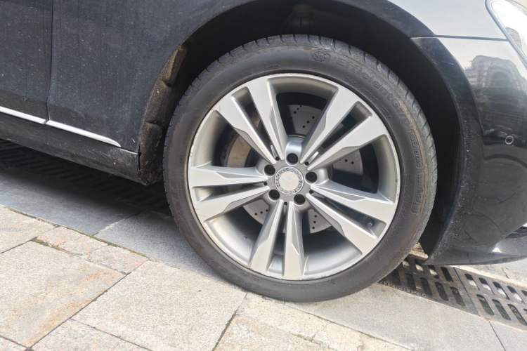 Used Mercedes-Benz Maybach S-Class 2015 S 400 4MATIC Right Front Wheel Hub