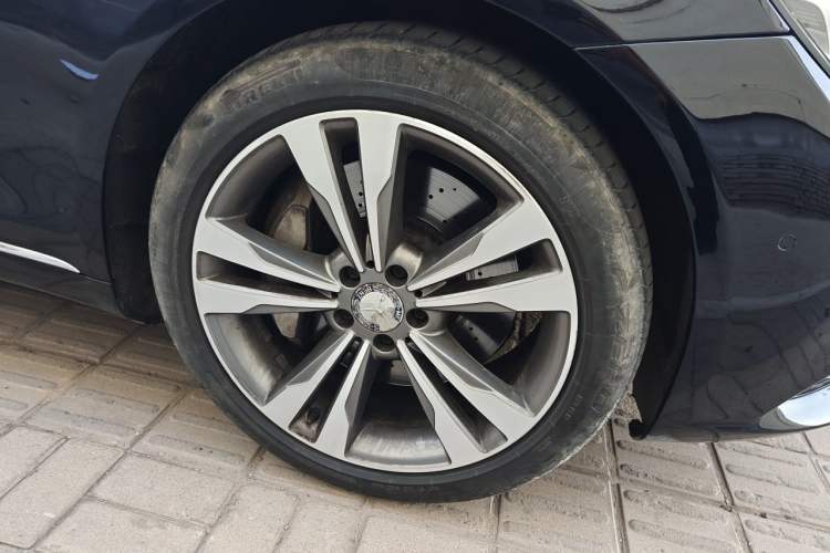 Used Mercedes-Benz Maybach S-Class 2015 S 400 4MATIC Right Front Wheel Hub
