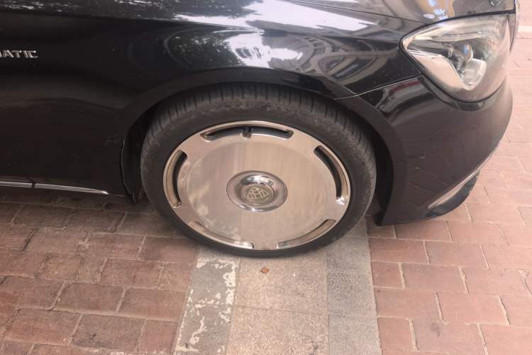 Used Mercedes-Benz Maybach S-Class 2015 S 400 4MATIC Right Front Wheel Hub