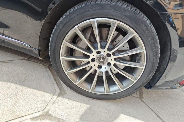Used Mercedes-Benz Maybach S-Class 2015 S 400 4MATIC Right Front Wheel Hub