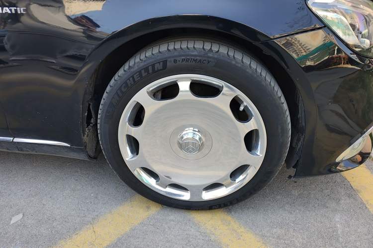 Used Mercedes-Benz Maybach S-Class 2015 S 400 4MATIC Right Front Wheel Hub