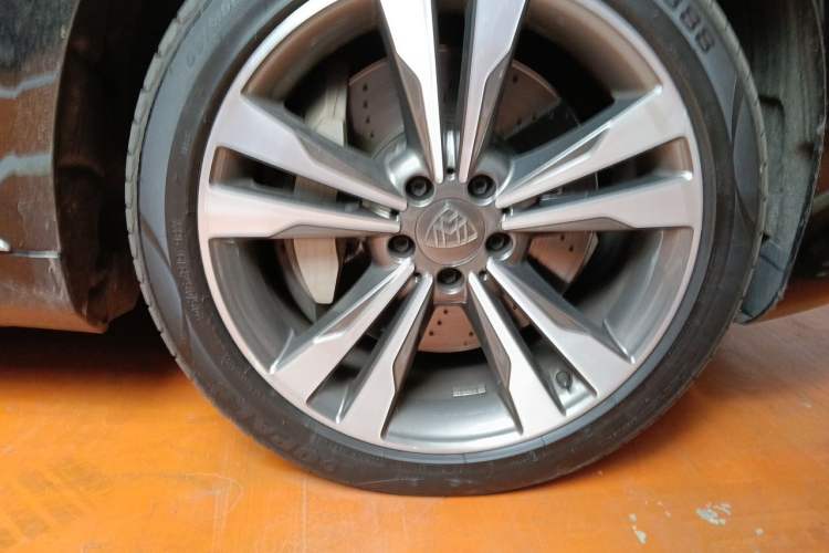 Used Mercedes-Benz Maybach S-Class 2015 S 400 4MATIC Right Front Wheel Hub