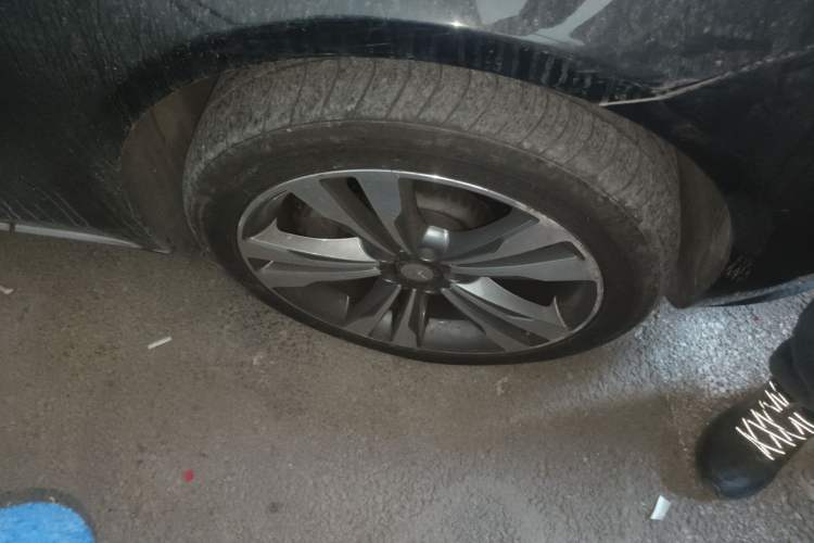 Used Mercedes-Benz Maybach S-Class 2015 S 400 4MATIC Right Front Wheel Hub