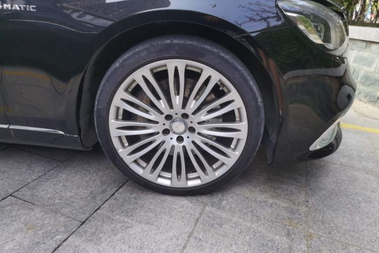 Used Mercedes-Benz Maybach S-Class 2015 S 500 4MATIC Right Front Wheel Hub