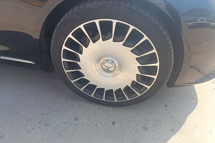 Used Mercedes-Benz Maybach S-Class 2015 S 400 4MATIC Right Front Wheel Hub