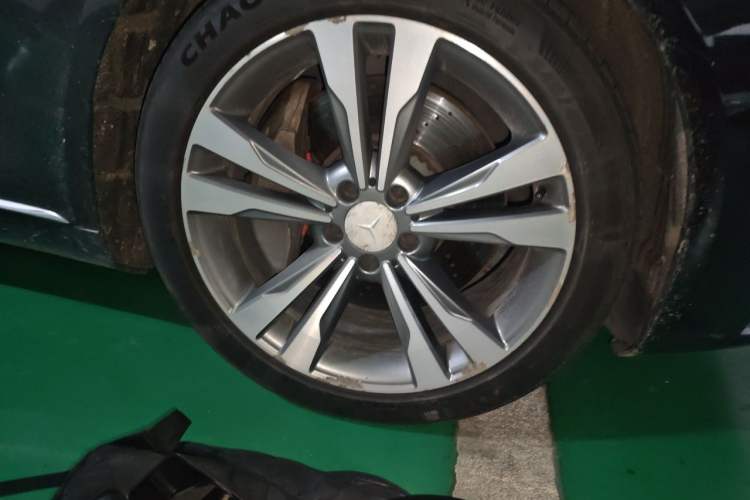 Used Mercedes-Benz Maybach S-Class 2015 S 400 4MATIC Right Front Wheel Hub