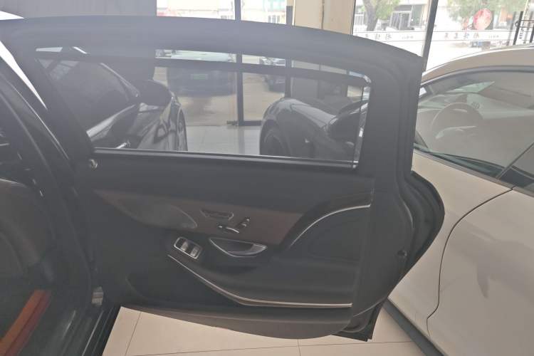 Used Mercedes-Benz Maybach S-Class 2015 S 400 4MATIC Right Rear Door Interior