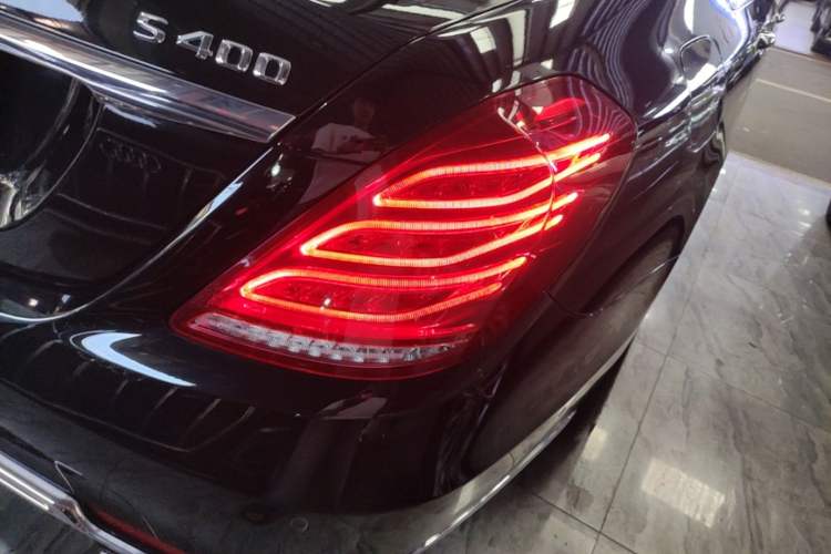 Used Mercedes-Benz Maybach S-Class 2015 S 400 4MATIC Right Rear Taillight