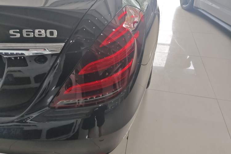 Used Mercedes-Benz Maybach S-Class 2015 S 400 4MATIC Right Rear Taillight