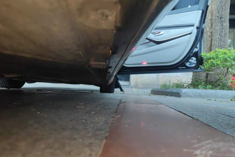 Used Mercedes-Benz Maybach S-Class 2015 S 400 4MATIC Right Side Sill