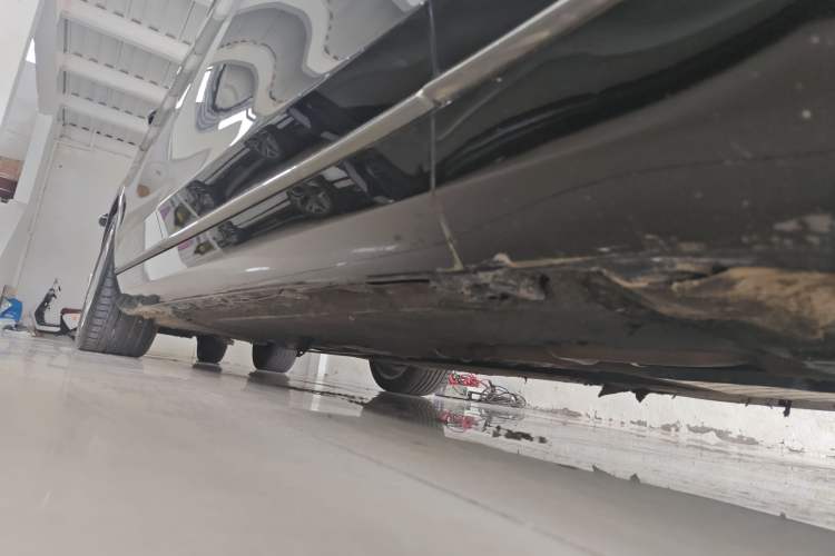 Used Mercedes-Benz Maybach S-Class 2015 S 400 4MATIC Right Side Sill