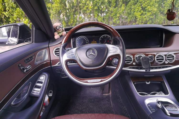 Used Mercedes-Benz Maybach S-Class 2015 S 500 4MATIC Steering Wheel