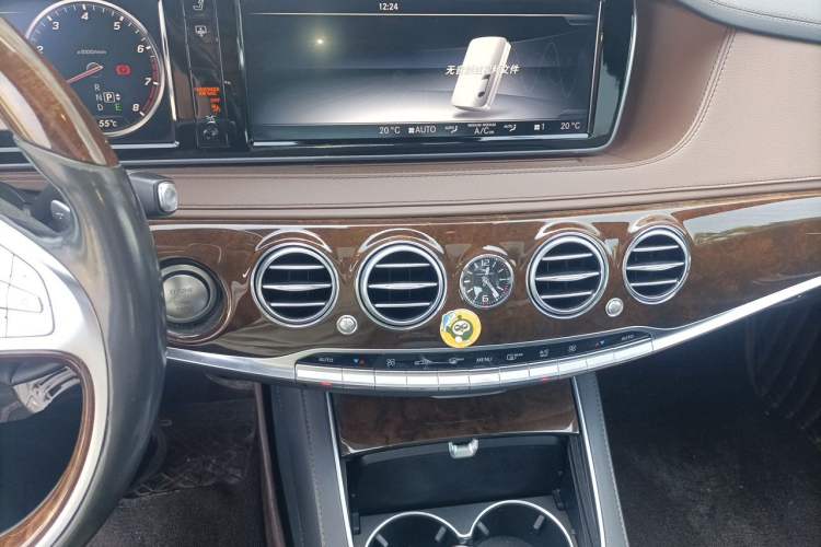 Used Mercedes-Benz Maybach S-Class 2015 S 400 4MATIC Audio And AC Panel