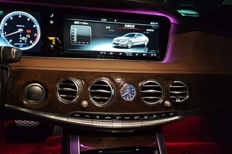 Used Mercedes-Benz Maybach S-Class 2015 S 400 4MATIC Audio And AC Panel