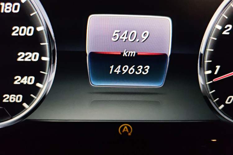 Used Mercedes-Benz Maybach S-Class 2015 S 400 4MATIC Odometer Close Up