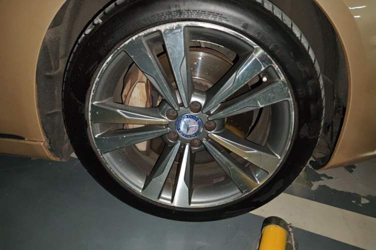 Used Mercedes-Benz Maybach S-Class 2015 S 400 4MATIC Right Front Wheel Hub