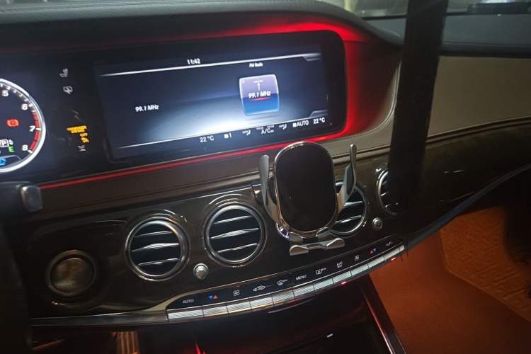 Used Mercedes-Benz Maybach S-Class 2016 S 400 4MATIC Audio And AC Panel