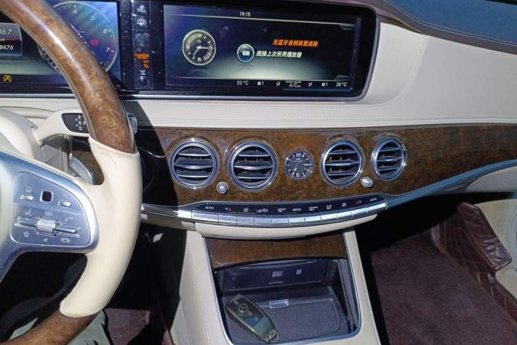 Used Mercedes-Benz Maybach S-Class 2016 S 400 4MATIC Audio And AC Panel