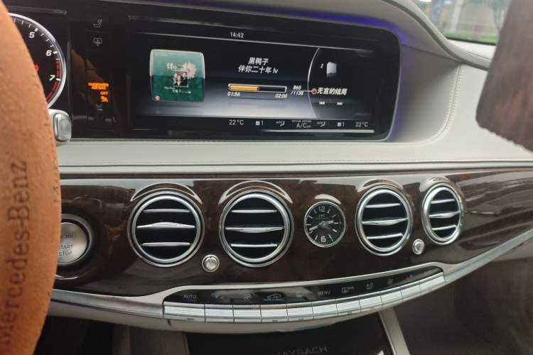 Used Mercedes-Benz Maybach S-Class 2016 S 400 4MATIC Audio And AC Panel